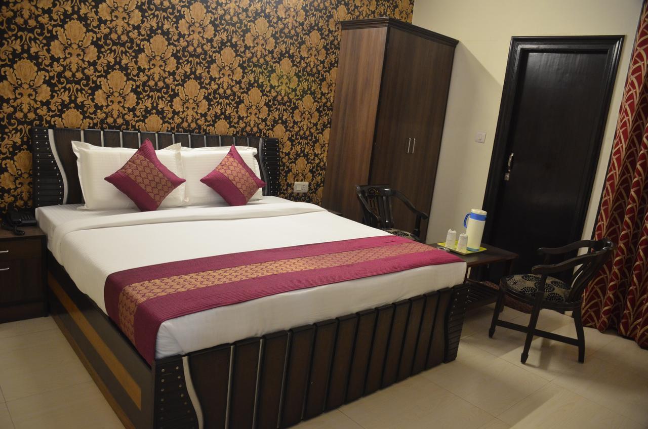 Hotel Jinendra Inn ชัยปุระ ภายนอก รูปภาพ