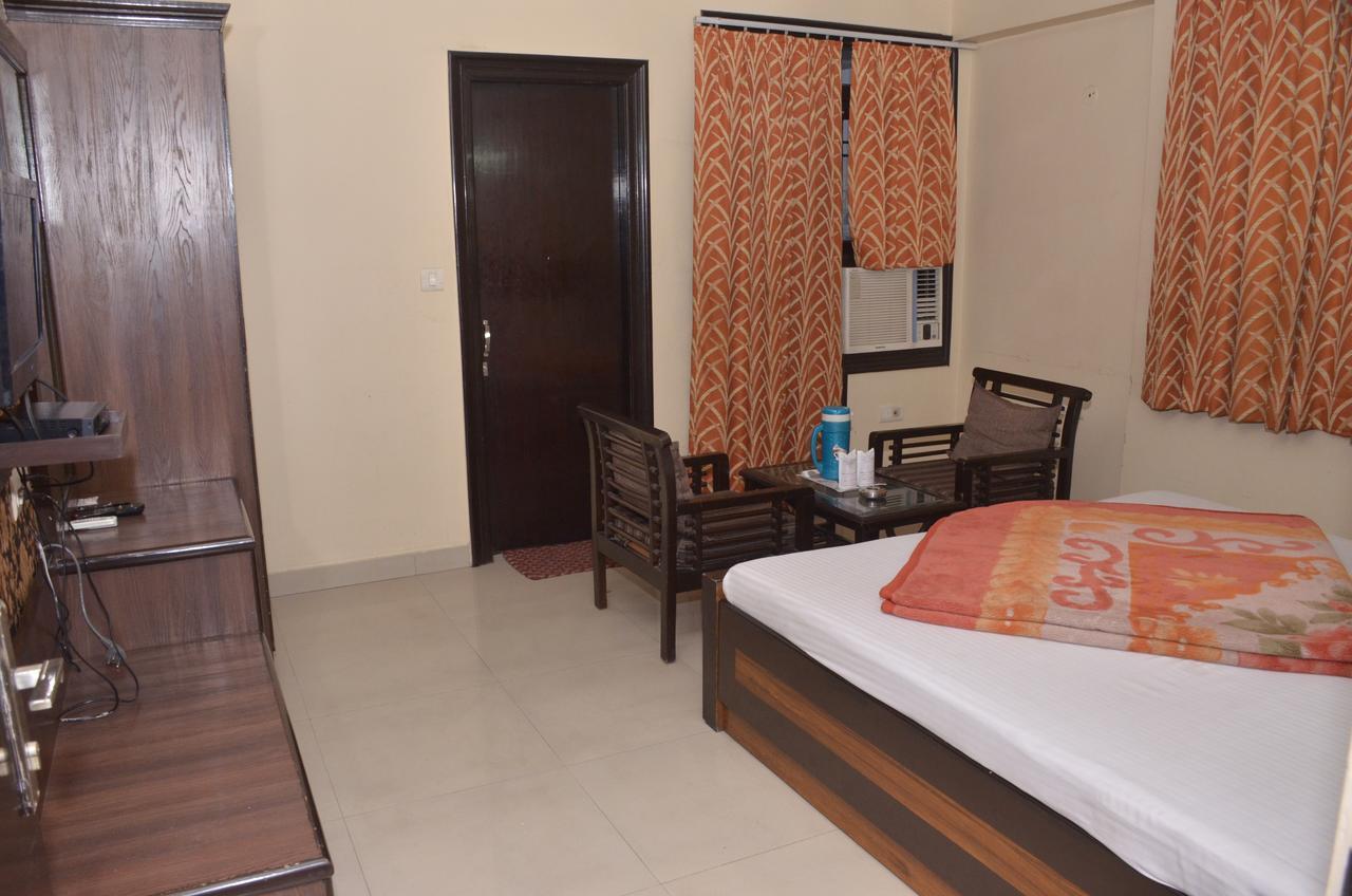 Hotel Jinendra Inn ชัยปุระ ภายนอก รูปภาพ