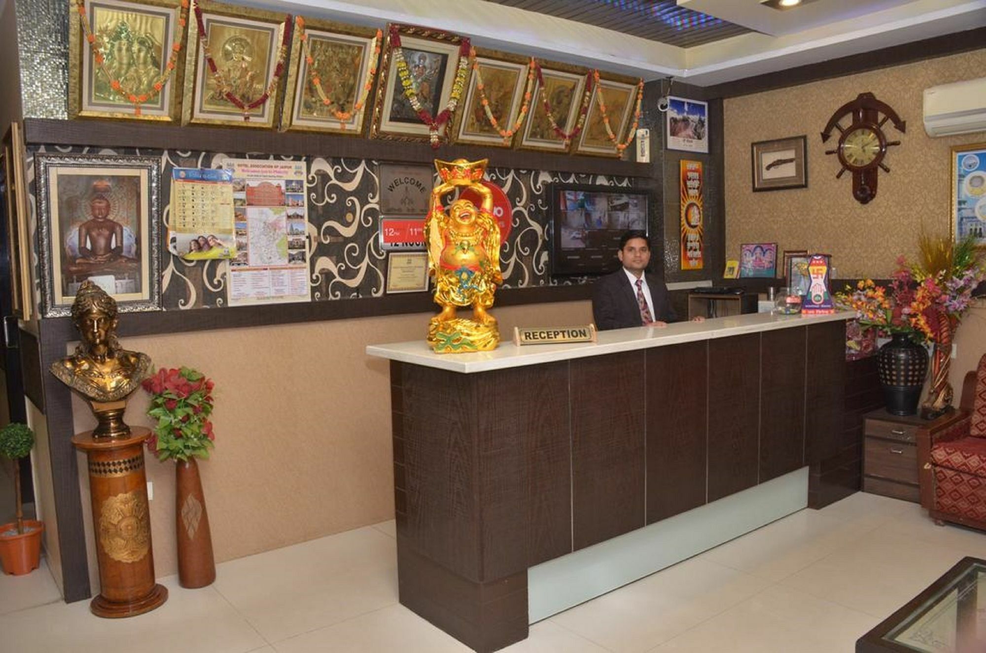 Hotel Jinendra Inn ชัยปุระ ภายนอก รูปภาพ